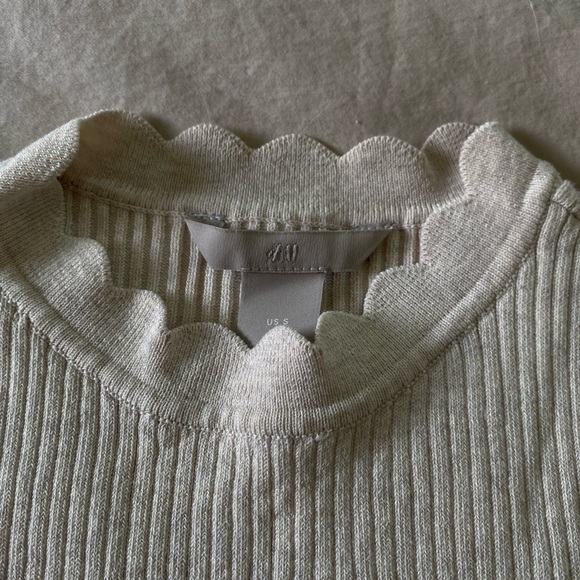 Ribbed beige H&M sweater tee - Picture 2 of 3